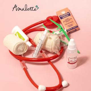 👀 Saurez-vous deviner de quel jeu il s’agit ? Regardez bien les accessoires… chaque détail compte ! ✨ Écrivez votre réponse en commentaire ⬇️ on a hâte de voir vos idées ! #amulette #jeuximitation #madeinfrance #jeuxenfants #éveil #imagination #jeupédagogique #imitation #apprentissageludique #kids